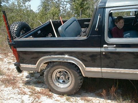 1980 Ford Bronco - stuffing the rear tire