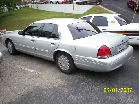 2002 Ford Crown Victoria photo
