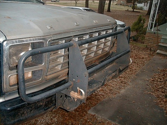 1980 Ford Bronco front with brush guard and diamond grille