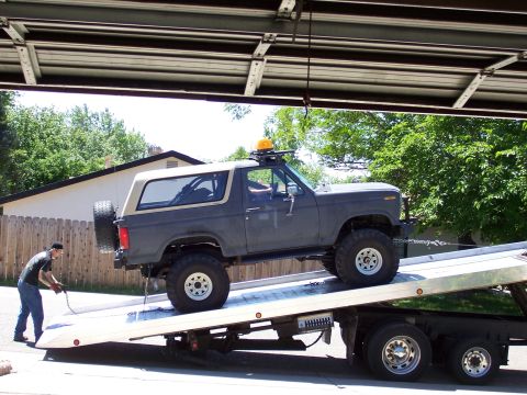 1983 Ford Bronco - the rear chains are dropped.