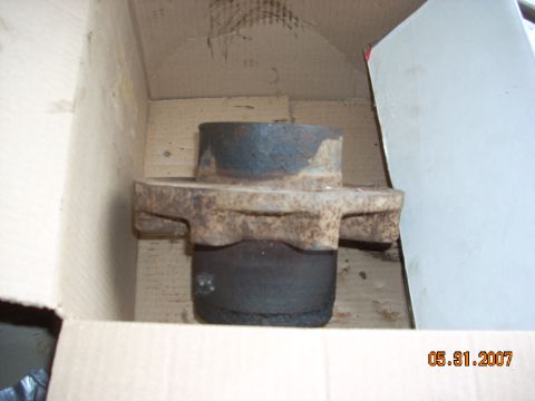 2000 Chevrolet Tahoe - A rusty hub assembly sits in a cardboard box, with a date stamp and website visible at the bottom.