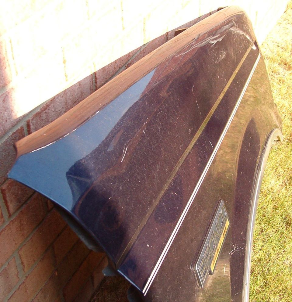SOLD right fender from '94 EB Bronco
