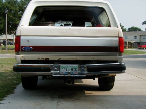 1990 Ford Bronco - Right rear bumper damage from trail 5