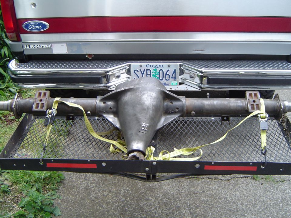Rear axle assembly on trailer, Oregon license plate SYR 064 visible