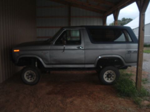 1986 Ford Bronco - Here is the Bronco just before the SAS ( I sold the 33s)