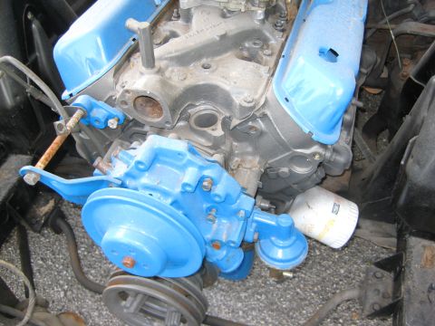 1970 Ford Ranchero - engine -looks like somebody started clean up engine