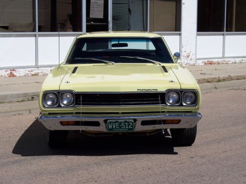 1972 Ford Ranchero - Yellow 1970 Plymouth Road Runner shows its distinctive grille and dual headlights.