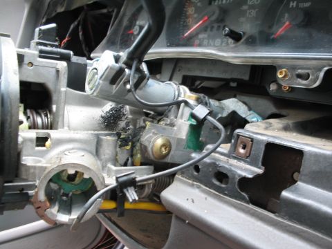 2001 Ford Crown Victoria - Repairing the loose shifter handle. Eh, plastic bushing wears out....