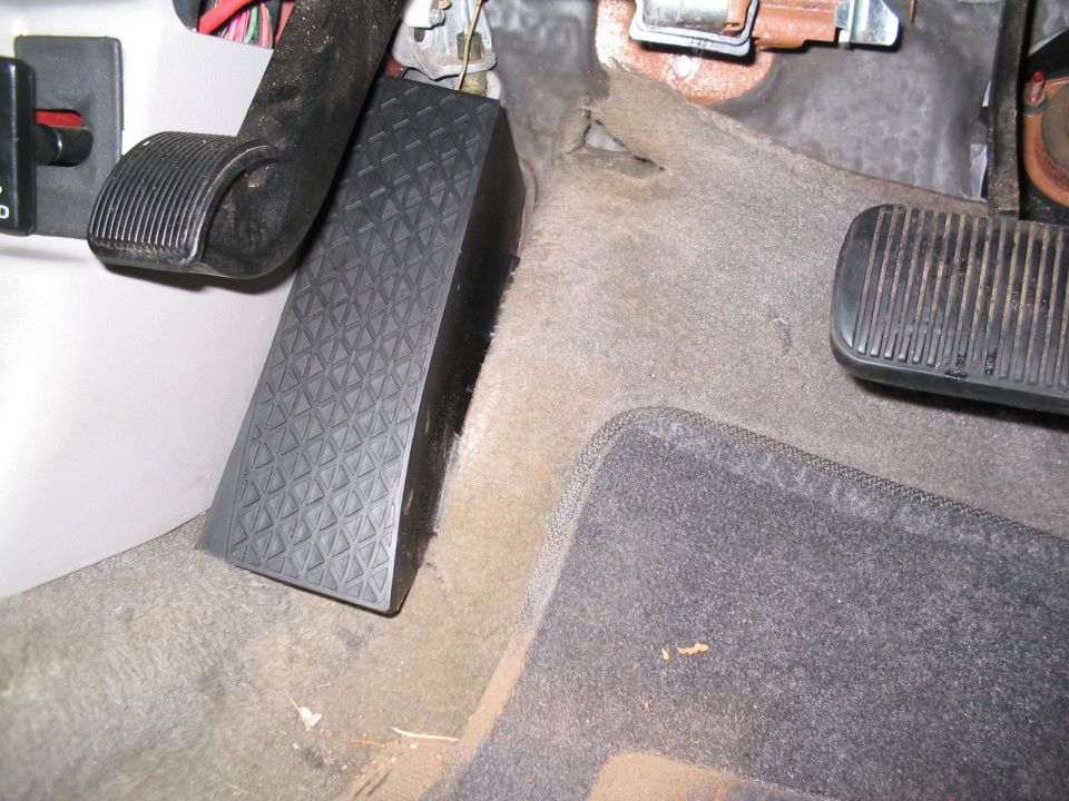 Close up. Pay no attention to the filthy carpet.... parking brake clearance was not checked, but it should be able to be depressed enough to hold the car....?