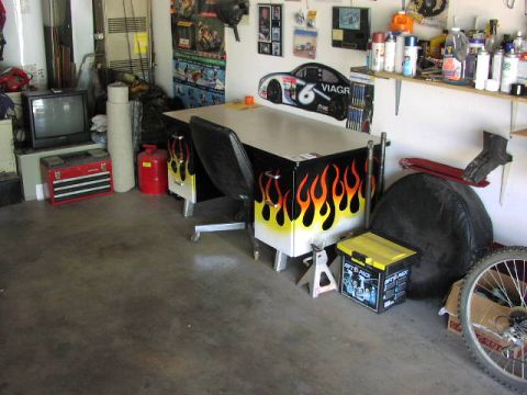 1981 Ford Bronco - bored redneck + spraypaint =