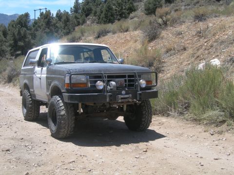 1994 Ford Bronco - chris (wasacop) scaring people on the trail!!