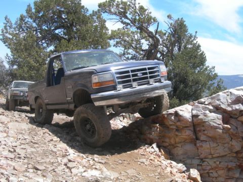 1994 Ford Bronco - perfect flexing rock