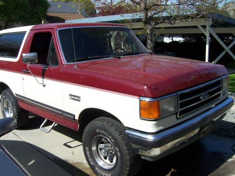 1991 Ford Bronco - Pictures taken in February, 2006 when I finally got it running right and decided to clean it up a bit.