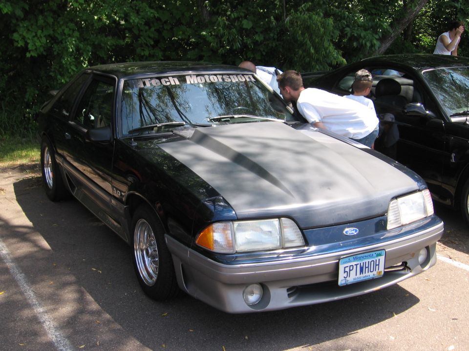 1989 Ford Mustang 3q-front view, dark blue with grey hood and aftermarket wheels