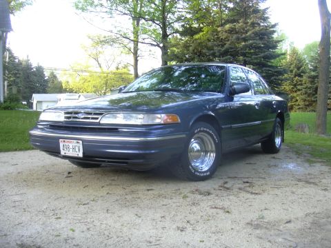 1996 Ford Crown Victoria photo