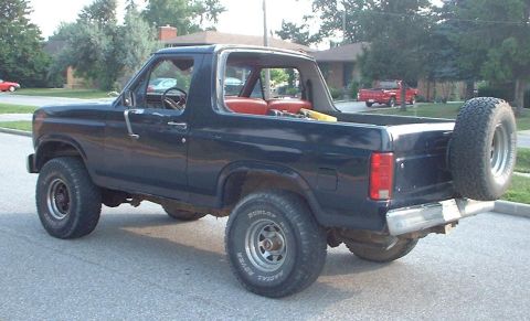 1985 Ford Bronco - different view, can kinda see rear body mount driver side is gone.