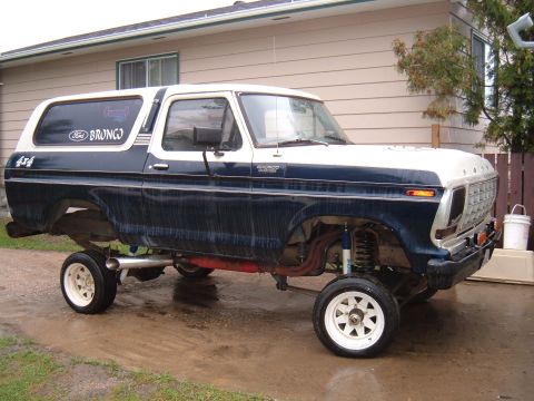 1979 Ford Bronco - This lifted 1979 Ford Bronco features a two-tone blue and white paint scheme and custom suspension components.
