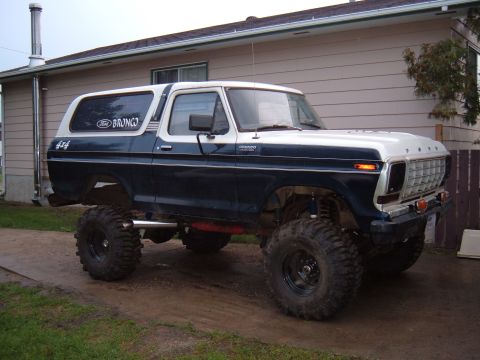 1979 Ford Bronco - This lifted Ford Bronco has been modified with large off-road tires and suspension upgrades.