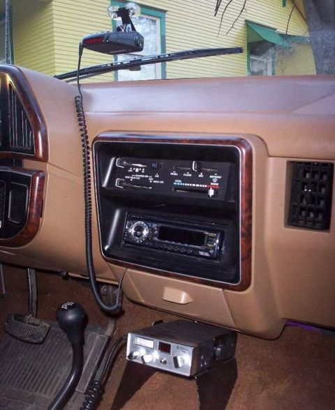 2006 Ford E350 - Old electronics in the Bronco, back when I had the Kenwood KDC-X579 that I hated.
