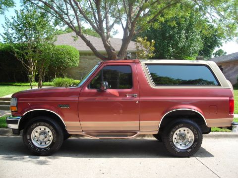 1995 Ford Bronco - This Ford Bronco's body style indicates a 1992 model year, not 1995 as claimed.