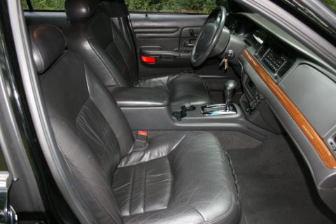2002 Ford Crown Victoria photo