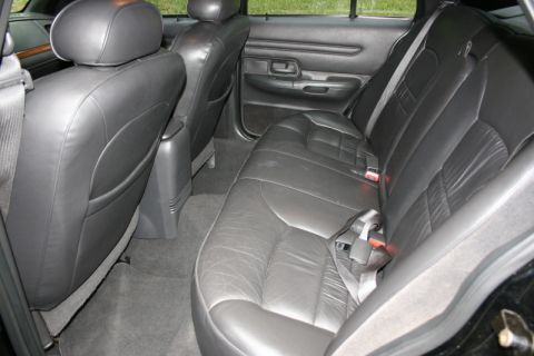2002 Ford Crown Victoria photo