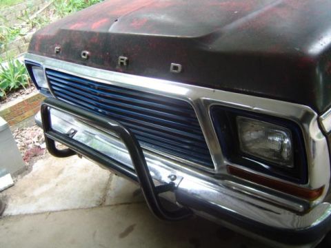 1979 Ford Bronco - The front end of a 1979 Ford Bronco shows its distinctive grille and chrome bumper.