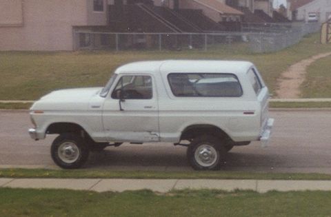 1979 Ford Bronco - lift on
