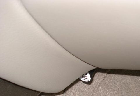 1999 Ford Crown Victoria - Tucked in under the dash you can barely see it