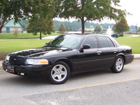 2001 Ford Crown Victoria photo