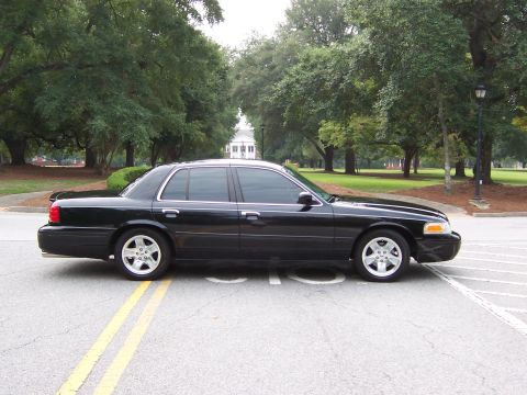 2001 Ford Crown Victoria photo