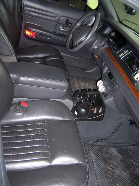 2001 Ford Crown Victoria photo
