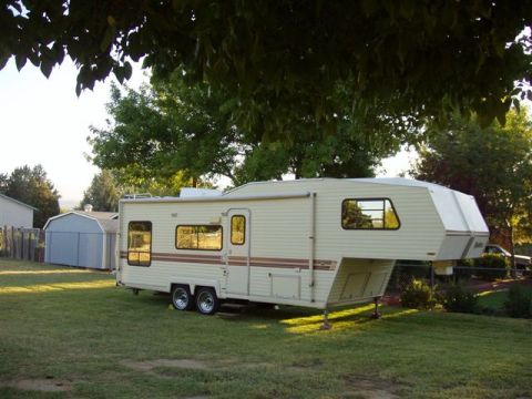 2000 Ford F-250 - Probably the cleanest nicest 15yo trailer you will ever see.