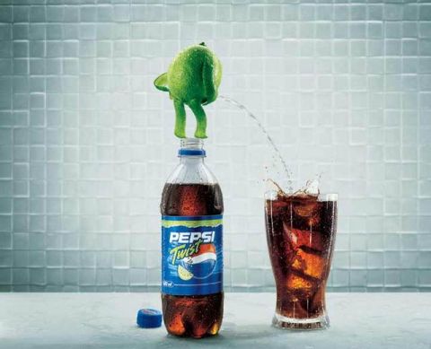 1989 Ford Bronco - A lime is used to pour Pepsi Twist into a glass of cola, creating a splash.