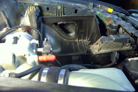 1993 Ford Taurus - 4" duct as it enters the airbox