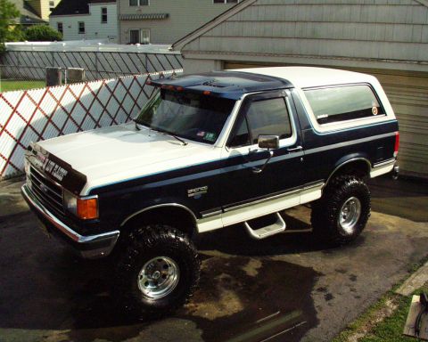 1989 Ford Bronco - This lifted Ford Bronco features a two-tone paint scheme and aggressive off-road tires.