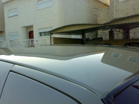2007 Mercury Grand Marquis - Reflection of a building on the roof of a car, with a website watermark visible.