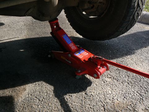 2006 Ford E350 - Rotating tires.