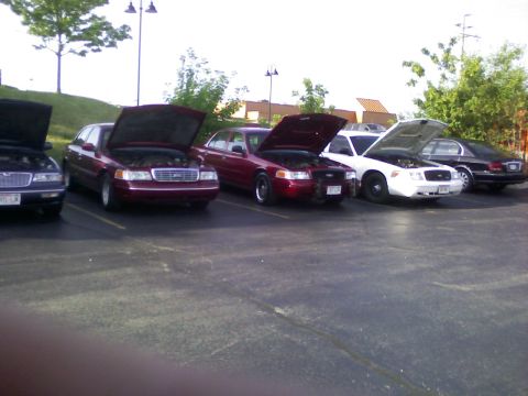 2001 Ford Crown Victoria - Hoods up