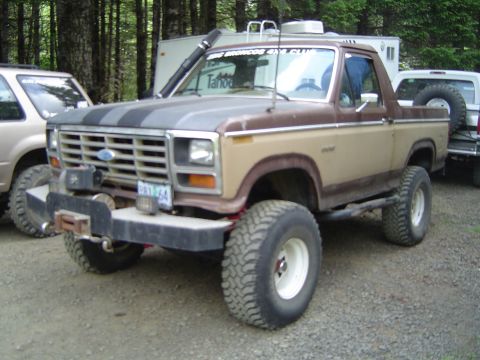 1989 Ford Bronco - Ken's rig lifted and snorkled