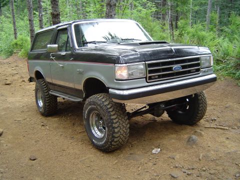 1989 Ford Bronco - While waiting for the line to move