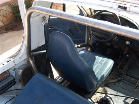 1995 Ford Bronco - Interior of a 1995 Ford Bronco, modified with a roll cage and racing seats.