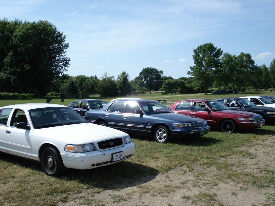 White 2000 Ford Crown Victoria front view with license plate visible