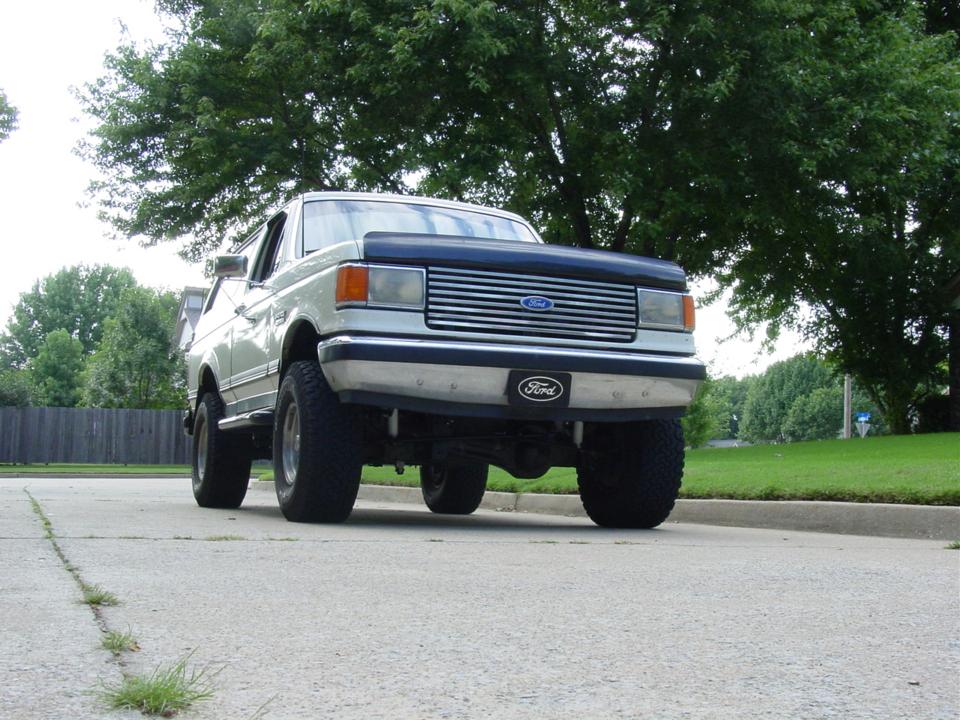 1987 Ford Bronco front 3/4 view, silver with black hood accent