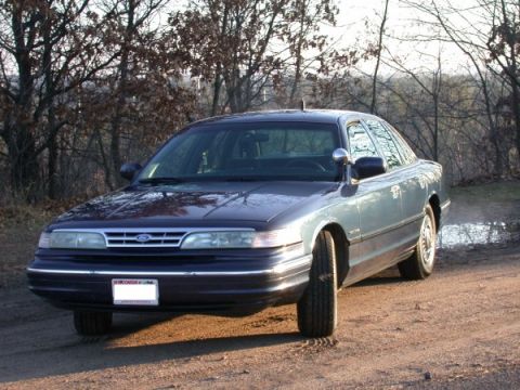 1995 Ford Crown Victoria - I took all these pictures at 1600 x 1200 but sized them way down for quick viewing by dial up users and space considerations.