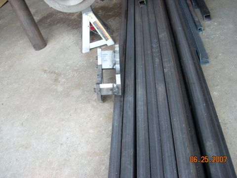 2000 Chevrolet Tahoe - Metal pipes and a jack stand are visible in this image, with a date stamp of 06.25.2007.
