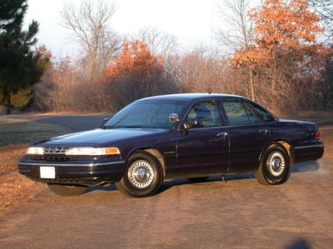 1995 Ford Crown Victoria - 1995 Ford Crown Victoria sedan parked outdoors during the day.