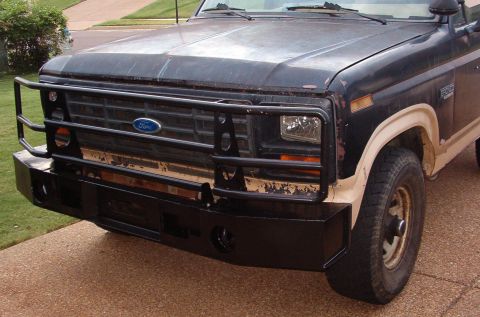 1983 Ford Bronco - I just set the grille guard in place to look at it - I still have to install the winch before I actually attach the guard.