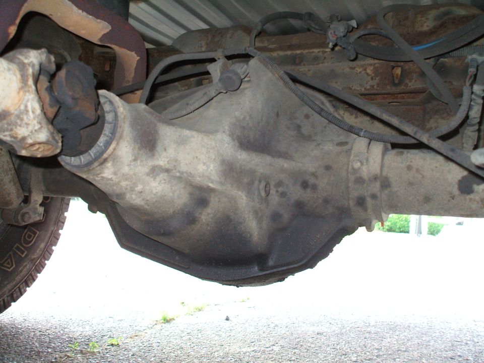 Rear differential and driveshaft of a vehicle