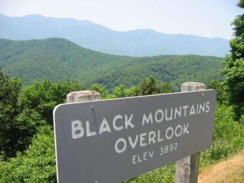 1985 Ford LTD Crown Victoria - A sign marks the Black Mountains Overlook with a scenic mountain vista behind it.